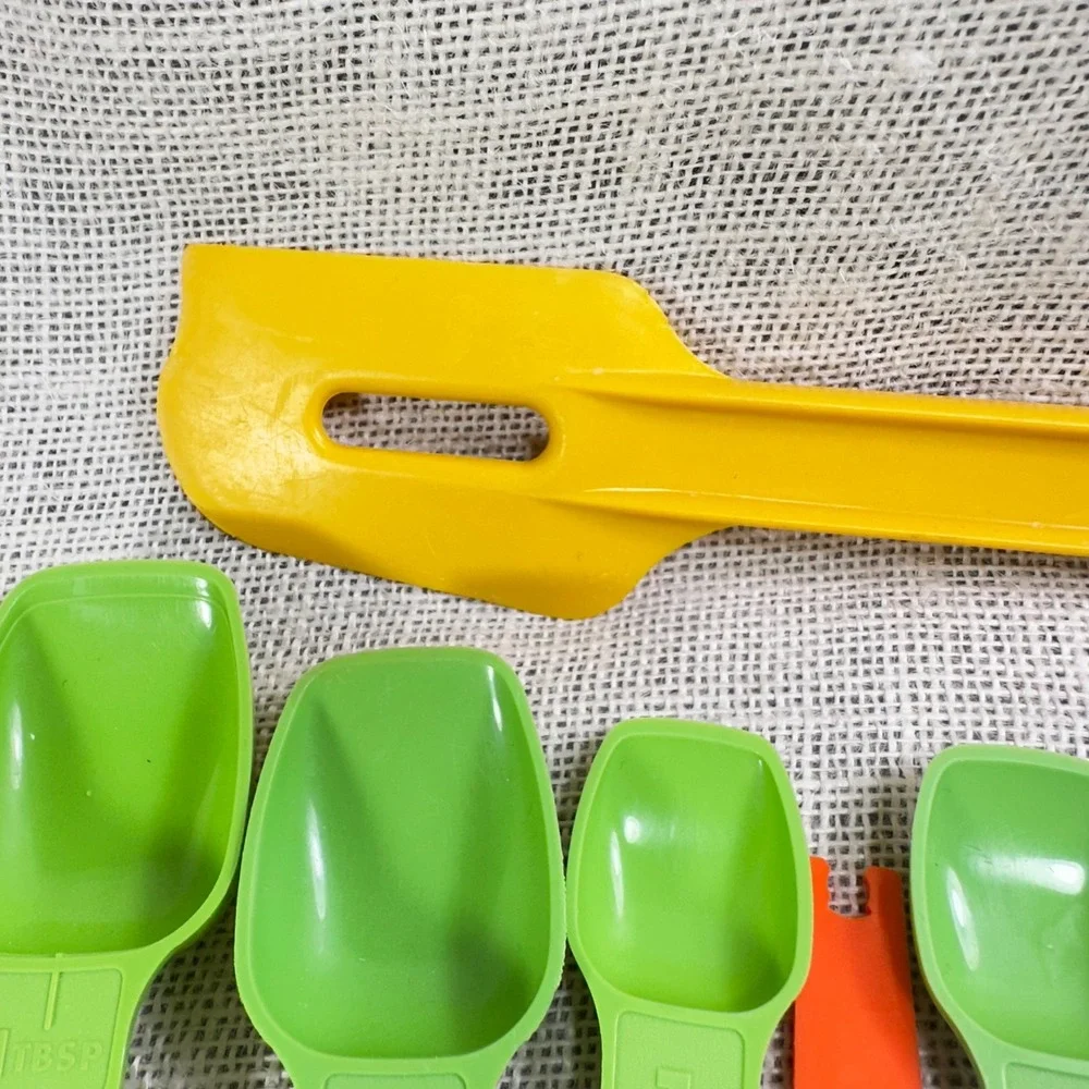 Tupperware Measuring Spoons Spatula Citrus Peeler Lot Green Yellow Orange Vtg